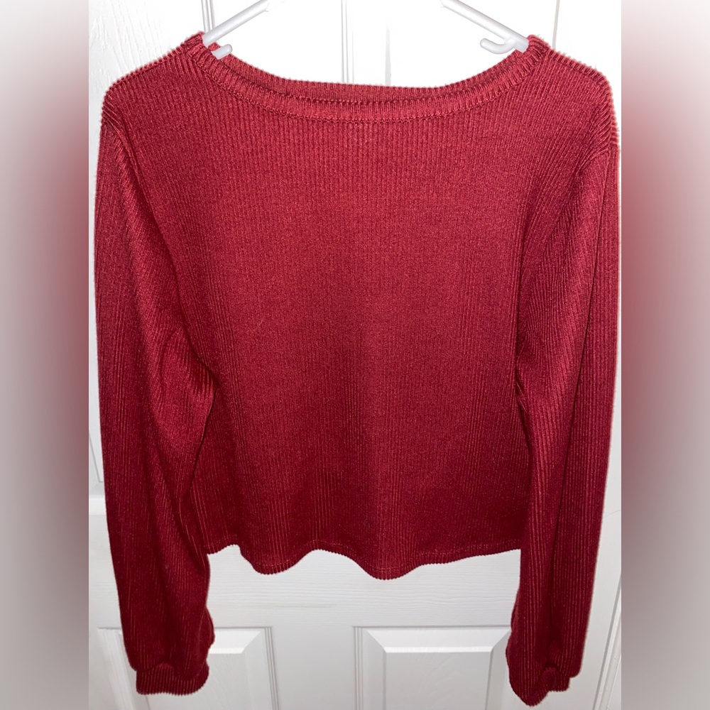 Cropped knit/ripped shirt